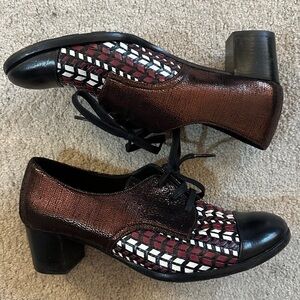 Vintage Chie Mihara brogues/heeled oxfords lace up textured leather sz 6